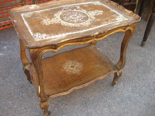 Tavolino dorato piano - tavolino, a