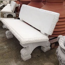 Panchina lavorata in cemento e