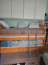 letto a castello con cassettoni e scrivanie a scomparsa