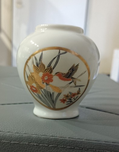 Piccolo vaso orientale - , in