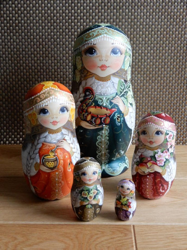 Bambole matrioska dipinte - , a