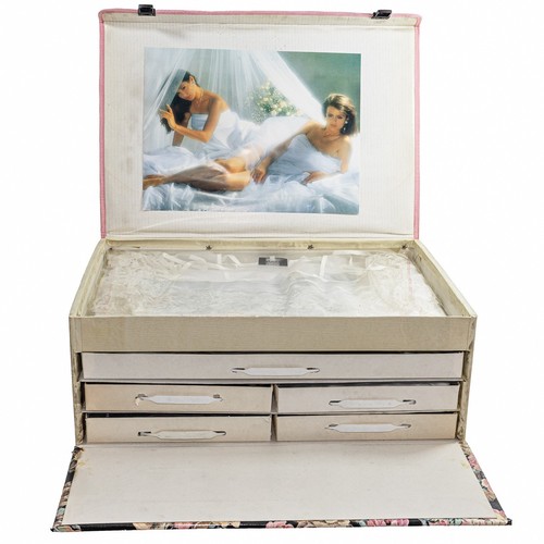 Corredo matrimoniale intimo