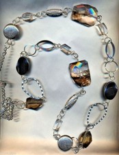 Lunga collana argentata con