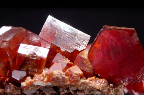 8858 vanadinite 7x4x6cm - vanadinite, ca
