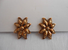 PICCOLI ORECCHINI TRIFARI metallo colore oro scuro a clip anni 40/50