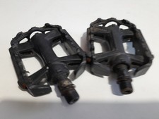 Pedali bici in resina nera Btwin con riflettori stile Bear trap MTB