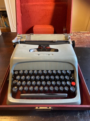 Macchina scrivere olivetti - da,