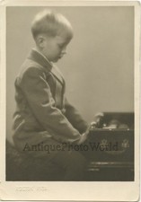 Carino Ragazzo Con Carillon Antico Arte Foto