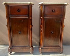 Splendida coppia di Comodini in noce con piano in marmo bianco di Carrara