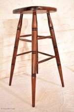 Bellissimo sgabello da bar / sgabello / sgabello in legno / rinforzi / tornito / mas