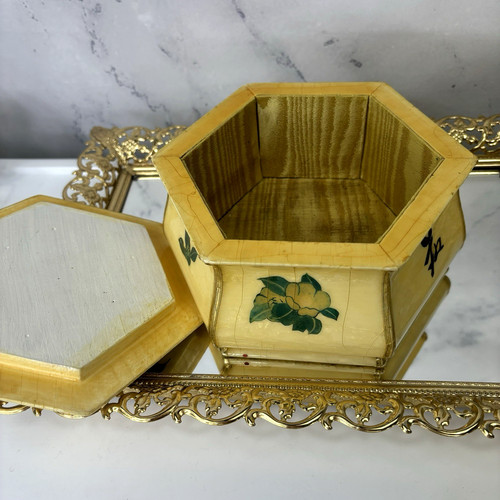 Antico portagioie orientale - , in