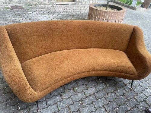 Divano vintage curvo disegnato