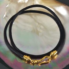 Collana in corda di raso nero