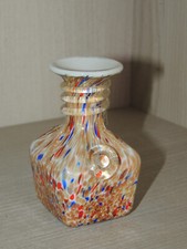 Vecchio vasetto in vetro di