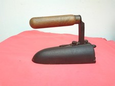 Antico ferro da stiro