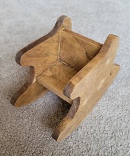 Piccola sedia a dondolo