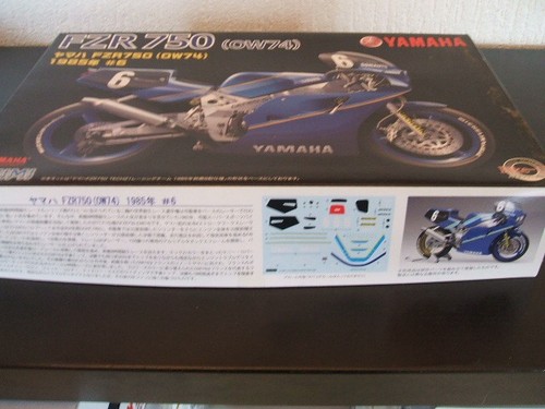 Maquette moto yamaha fzr - 1/12,
