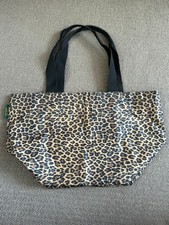 Borsa tote Herve Chapelier in nylon con stampa leopardata, fondo quadrato