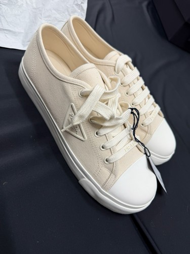 Prada beige triangle - beige,