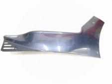 sottopedana destra con graffi