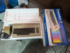 Commodore C 64 in confezione