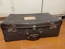 Antica valigia di cartone