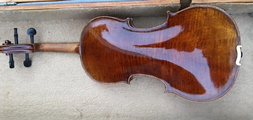 Vecchio violino meraviglioso - vecchio, violino!