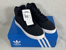 Nuove scarpe da ginnastica