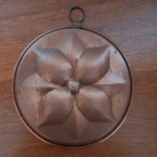 VECCHIA FORMINA IN RAME CON FIORE