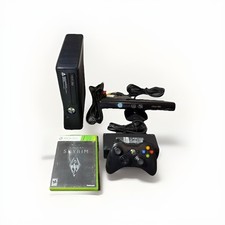 Xbox 360 4GB Kinect Bundle con