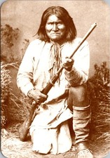 Geronimo Seduto con Fucile