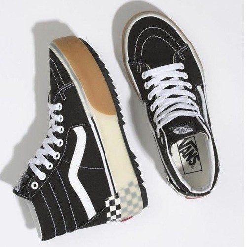 Scarpe scacchiera impilate - a,