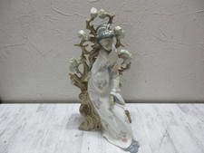 Statuina geisha LLADRO, made