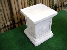 Base Con Ornamento In Gesso