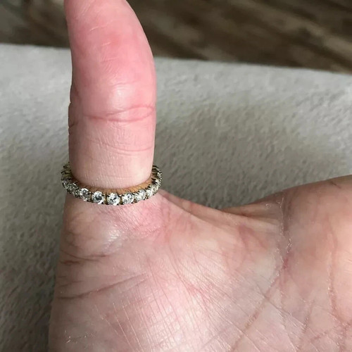 Anello con diamanti coltivati