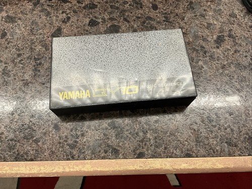 Yamaha qy10 pratico - yamaha,