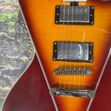 Chitarra elettrica arancione