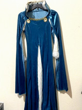 ABITO E COPRICAPO RAGAZZA