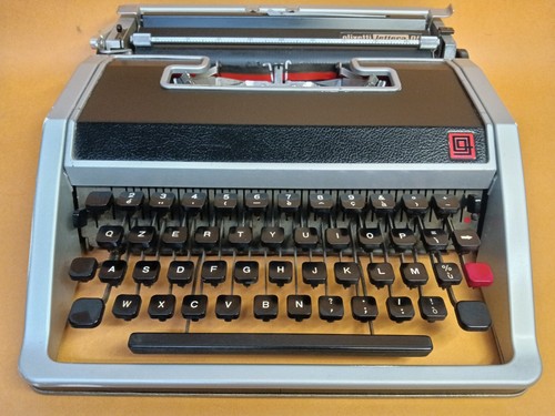 Macchina per scrivere olivetti - scrivere,