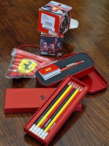 Scuderia ferrari box oggetti - scuderia,