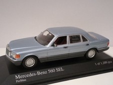 Mercedes-Benz 560 SEL blu