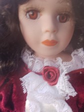 Bellissima bambola in porcellana bisquit con occhi di vetro