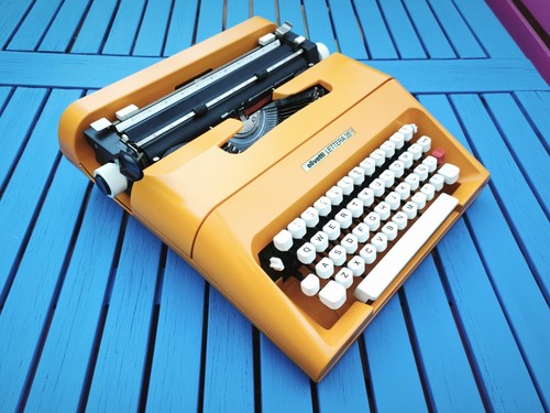 Macchina scrivere gialla - macchina, da