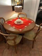 Tavolo Rotondo In Noce Massello Con Sedie