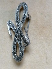 ELEGANTE SPILLA SIGNORA IN