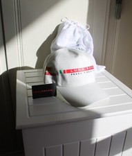 cappello Prada luna rossa