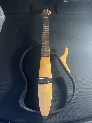 Chitarra elettrica silenziosa