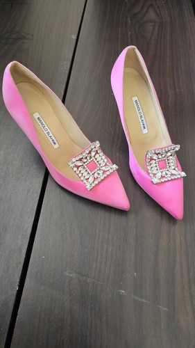 Manolo blahnik hangisi - manolo,