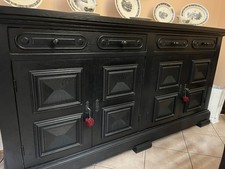 Salotto completo di armadi, tavolo e sedie Dimensioni dei mobili variabili 