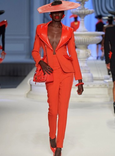 Cappello runway ss23 moschino - runway,